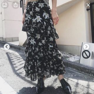 アメリヴィンテージ(Ameri VINTAGE)の【白石麻衣着用】アメリ　TWIN LILY OVERLAP SKIRT (ロングスカート)