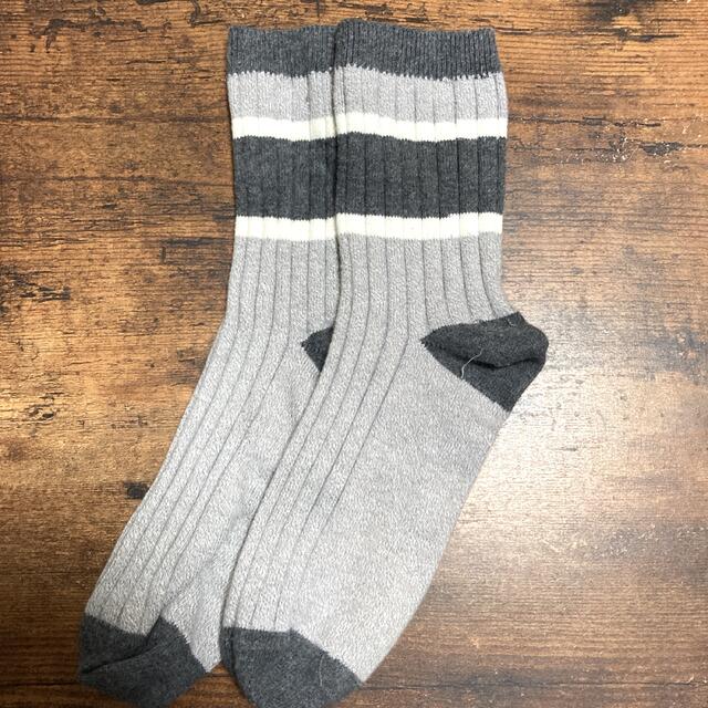 UNITED ARROWS green label relaxing(ユナイテッドアローズグリーンレーベルリラクシング)のグリーンレーベルリラクシング 靴下 グレー ボーダー 25cm程度 メンズのレッグウェア(ソックス)の商品写真