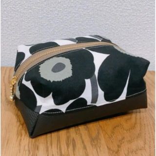 マリメッコ(marimekko)のマリメッコ　ハンドメイド　ファスナーポーチ(ポーチ)