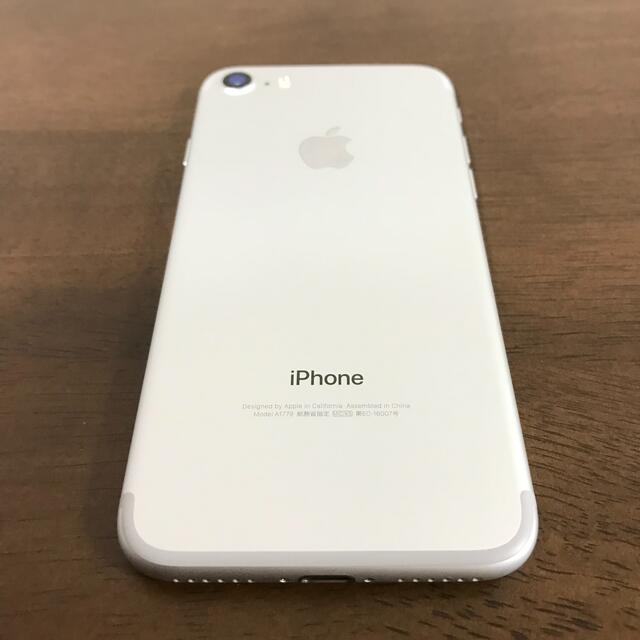 Apple(アップル)の【美品】iPhone7 128GB シルバー スマホ/家電/カメラのスマートフォン/携帯電話(スマートフォン本体)の商品写真