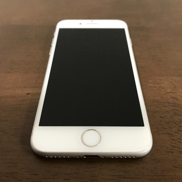 Apple(アップル)の【美品】iPhone7 128GB シルバー スマホ/家電/カメラのスマートフォン/携帯電話(スマートフォン本体)の商品写真