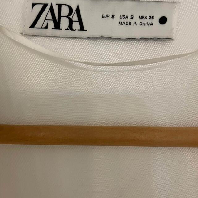 ZARA(ザラ)のZARA マントジャケット　ホワイト　S レディースのジャケット/アウター(ノーカラージャケット)の商品写真