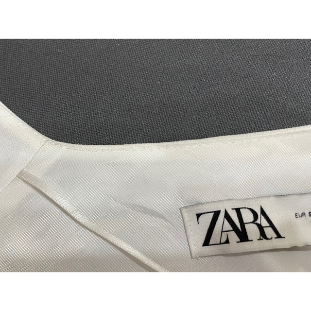 ZARA(ザラ)のZARA マントジャケット　ホワイト　S レディースのジャケット/アウター(ノーカラージャケット)の商品写真