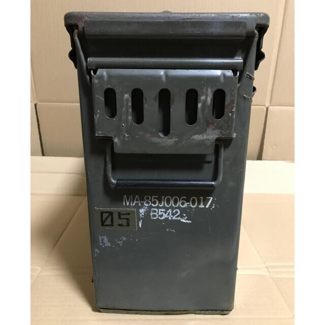 弾薬箱 20mm弾用 米軍払下げ品 アンモ缶の通販 by ゾンバイオ's 弾薬箱 20mm弾用 米軍払下げ品 アンモ缶の通販 by ゾンバイオ's
