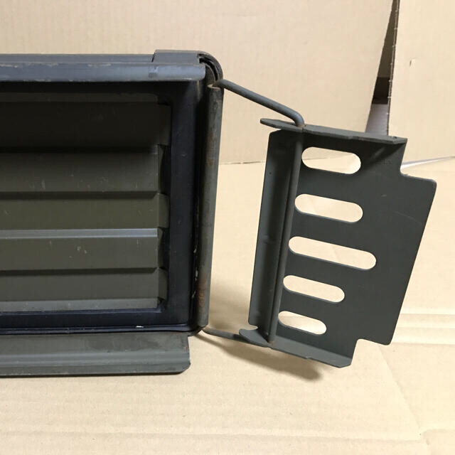 弾薬箱 20mm弾用 米軍払下げ品 アンモ缶の通販 by ゾンバイオ's 弾薬箱 20mm弾用 米軍払下げ品 アンモ缶の通販 by ゾンバイオ's