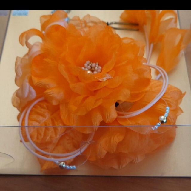 オレンジ色　髪飾り レディースのヘアアクセサリー(その他)の商品写真