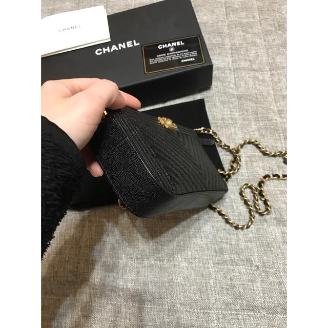 CHANEL(シャネル)の美品　ボーイシャネル　キャビアスキン　チェーンウォレット　クラッチ　金具ゴールド レディースのファッション小物(財布)の商品写真