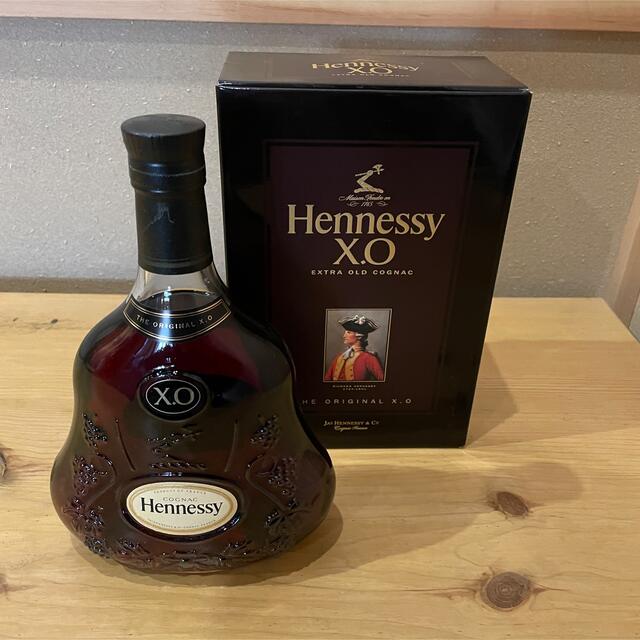 ヘネシー X.O EXTRA OLD COGNAC 黒キャップ箱付き 食品/飲料/酒の酒(ブランデー)の商品写真