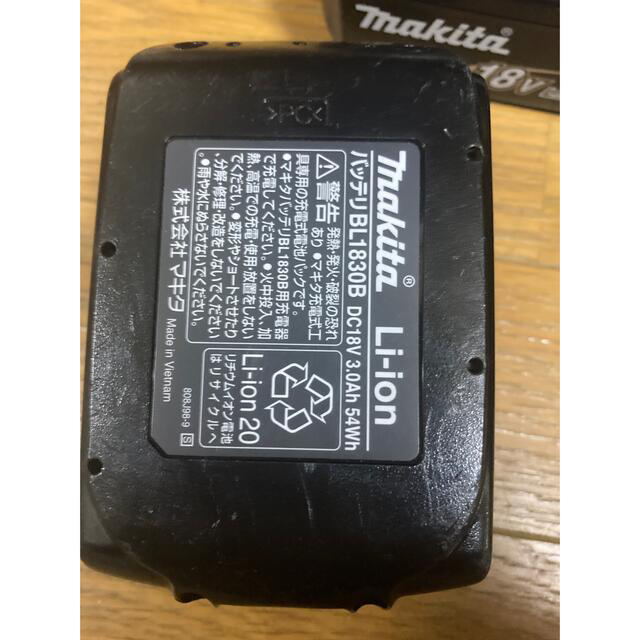 Makita(マキタ)のmakita バッテリー　3.0ah 18v 充電器 スポーツ/アウトドアの自転車(工具/メンテナンス)の商品写真