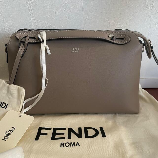 FENDI(フェンディ)の新品　未使用　FENDI  バイザウェイ   ミディアム　グレージュ レディースのバッグ(ハンドバッグ)の商品写真
