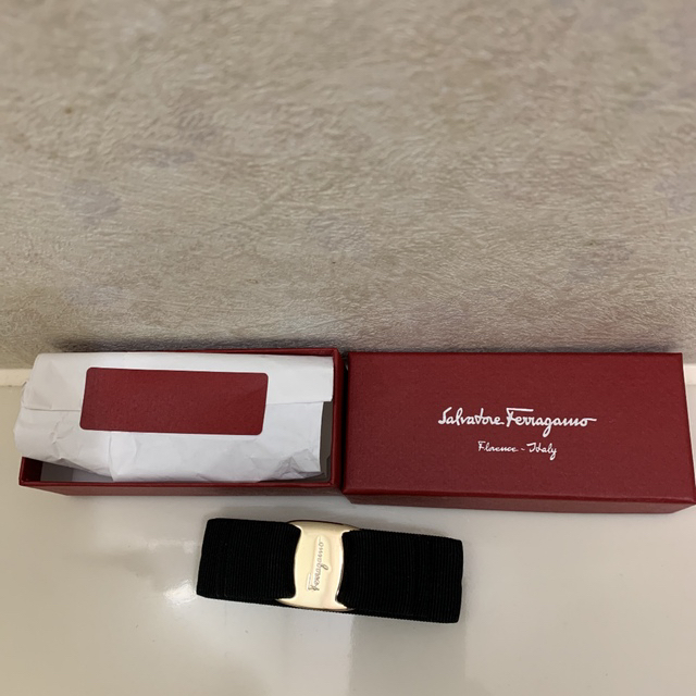 Salvatore Ferragamo(サルヴァトーレフェラガモ)の未使用です大幅値引き‼️超美品ですがご理解いただける方に‼️ レディースのヘアアクセサリー(バレッタ/ヘアクリップ)の商品写真