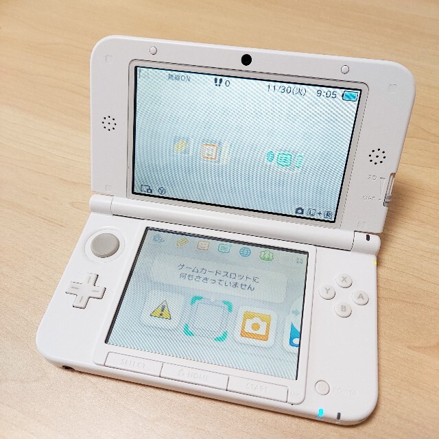 Nintendo 3DS NEW 本体 ホワイト +ソフト4本