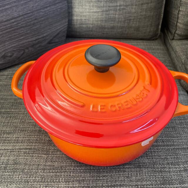 LE CREUSET(ルクルーゼ)のル・クルーゼ　ココット・ロンド　20センチ　新品未使用 インテリア/住まい/日用品のキッチン/食器(鍋/フライパン)の商品写真