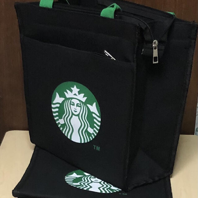 Starbucks Coffee(スターバックスコーヒー)の人気商品　スタバトートバッグ　ブラック　日本未発売　新品未使用　　N1 レディースのバッグ(トートバッグ)の商品写真