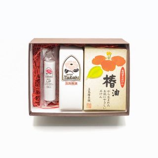 ❤︎新品未使用未開封❤︎椿油30ml＋リップ＋長崎育ち石けんのセット(オイル/美容液)