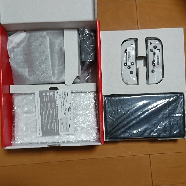 Nintendo Switch(ニンテンドースイッチ)のNintendoSwitch有機ELモデル エンタメ/ホビーのゲームソフト/ゲーム機本体(家庭用ゲーム機本体)の商品写真
