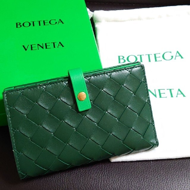 Bottega Veneta 極美品 21SS新作 ボッテガヴェネタ 二つ折り財布 グリーン レザーの by ふみちゅ☺️｜ボッテガ ヴェネタならラクマ