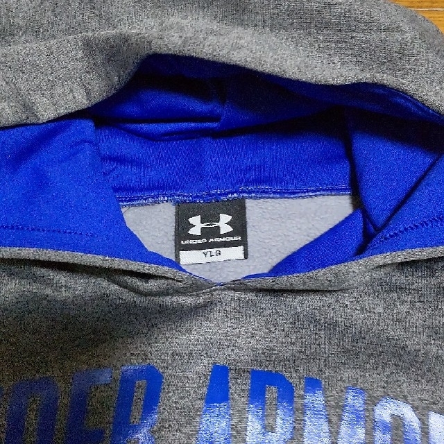 UNDER ARMOUR(アンダーアーマー)のアンダーアーマー パーカー サイズ150 キッズ/ベビー/マタニティのキッズ服男の子用(90cm~)(その他)の商品写真