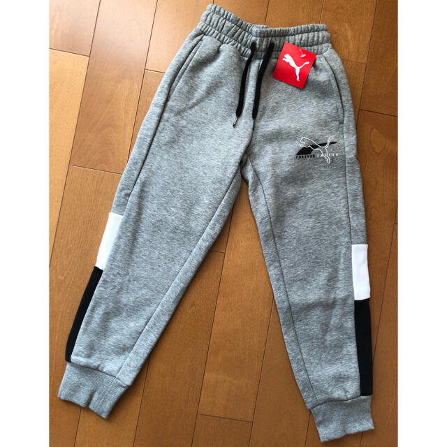 PUMA(プーマ)の【PUMA】新品　キッズ　アルファ　スウェットパンツ　ジャージ　サイズ130 キッズ/ベビー/マタニティのキッズ服男の子用(90cm~)(パンツ/スパッツ)の商品写真