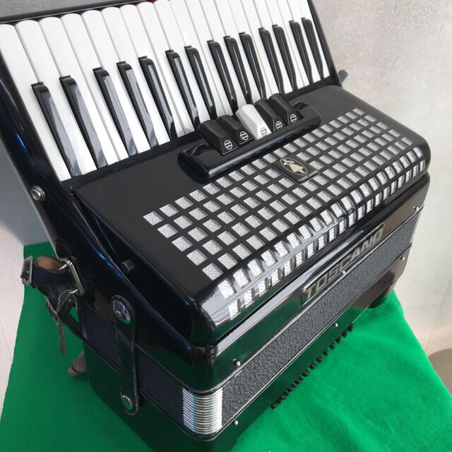 TOSCANO 34鍵盤60Bアコ工房整備済み安定したミューゼツト黒色 楽器の鍵盤楽器(アコーディオン)の商品写真