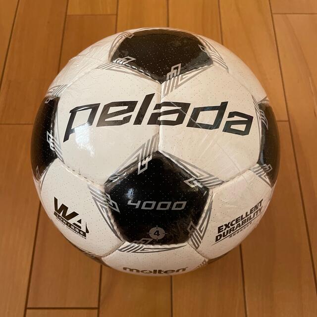 molten(モルテン)の【新品】molten モルテン サッカーボール4号 ペレーダ4000 スポーツ/アウトドアのサッカー/フットサル(ボール)の商品写真