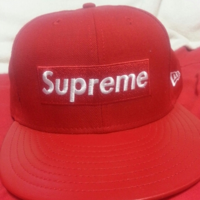 Supreme(シュプリーム)のsupremeﾚｻﾞｰﾊﾞｲｻﾞｰ レディースの帽子(キャップ)の商品写真