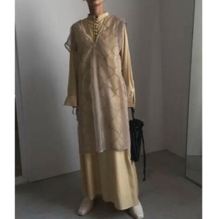 アメリヴィンテージ(Ameri VINTAGE)のアメリビンテージ　 AMERI UNDULATE VEIL DRESS イエロー(ロングワンピース/マキシワンピース)