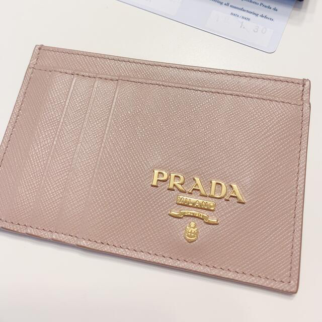 PRADA(プラダ)のプラダ　サフィアーノ　カードホルダー　ベージュ レディースのファッション小物(名刺入れ/定期入れ)の商品写真