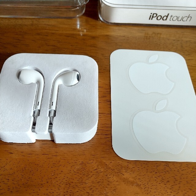 iPod touch(アイポッドタッチ)のイヤフォン iPod touch 第6世代付属品 スマホ/家電/カメラのオーディオ機器(ヘッドフォン/イヤフォン)の商品写真