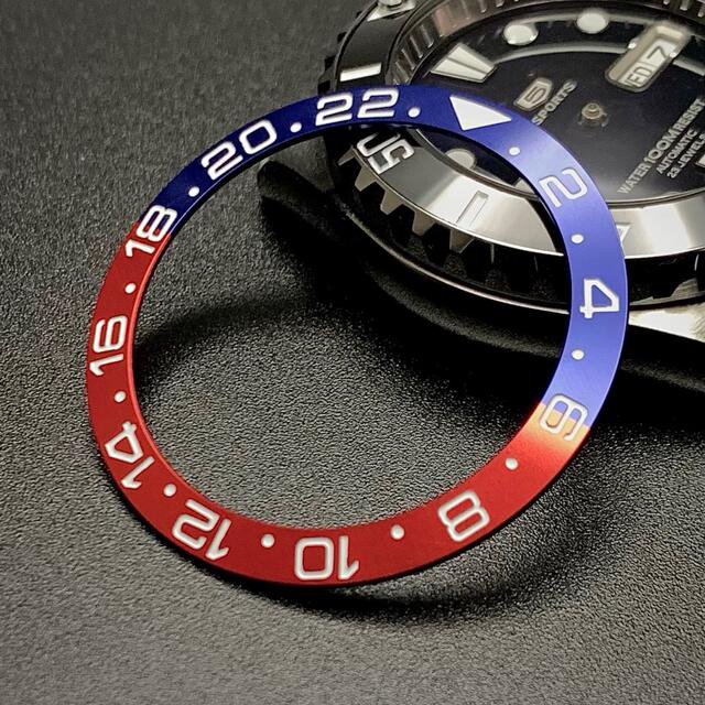 SEIKO(セイコー)の7S26-0020 SKX007 SBSA SRPD GMTマスター ペプシ メンズの時計(腕時計(アナログ))の商品写真