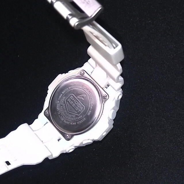 G-SHOCK(ジーショック)のCASIO G-SHOCK GA-300 ホワイト 中古稼働品 メンズの時計(腕時計(デジタル))の商品写真