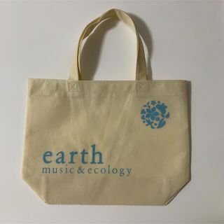 アースミュージックアンドエコロジー(earth music & ecology)の不織布  トートバッグ　エコバッグ(ノベルティグッズ)