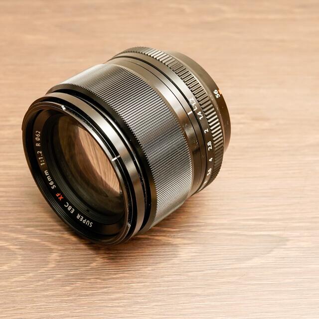 富士フイルム(フジフイルム)のxf56mm F1.2 Fujifilm スマホ/家電/カメラのカメラ(レンズ(単焦点))の商品写真