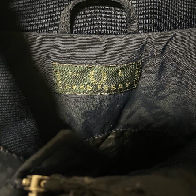 FRED PERRY(フレッドペリー)のフレッドペリー　中綿　ブルゾン　ジャケット　ワンポイント刺繍ロゴ メンズのジャケット/アウター(ブルゾン)の商品写真