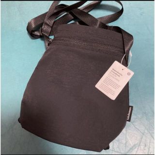 ルルレモン(lululemon)のルルレモン新品タグ付きクロスボディバッグ 黒ポシェット(ヨガ)