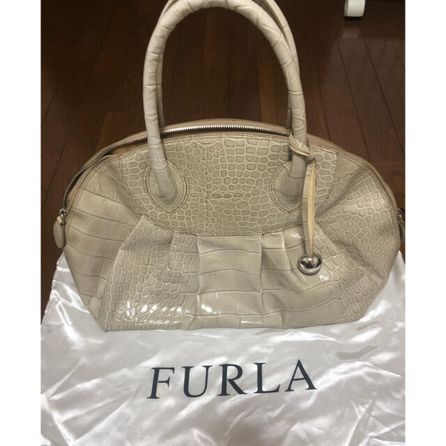 【美品】FURLA 型押しレザーハンドバッグ