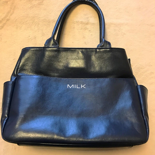 MILK(ミルク)のMILK 肩掛けリボンバッグ ネイビー レディースのバッグ(ハンドバッグ)の商品写真