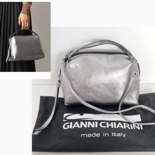 トゥモローランド(TOMORROWLAND)の【GIANNI CHIARINI】レザーショルダーバッグ  ALIFA シルバー(ショルダーバッグ)