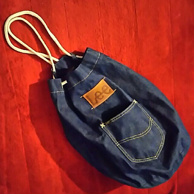 Lee(リー)の革パッチ付き デニム ダッフルバッグ DENIM DUFFLE BAG リー  メンズのバッグ(ショルダーバッグ)の商品写真