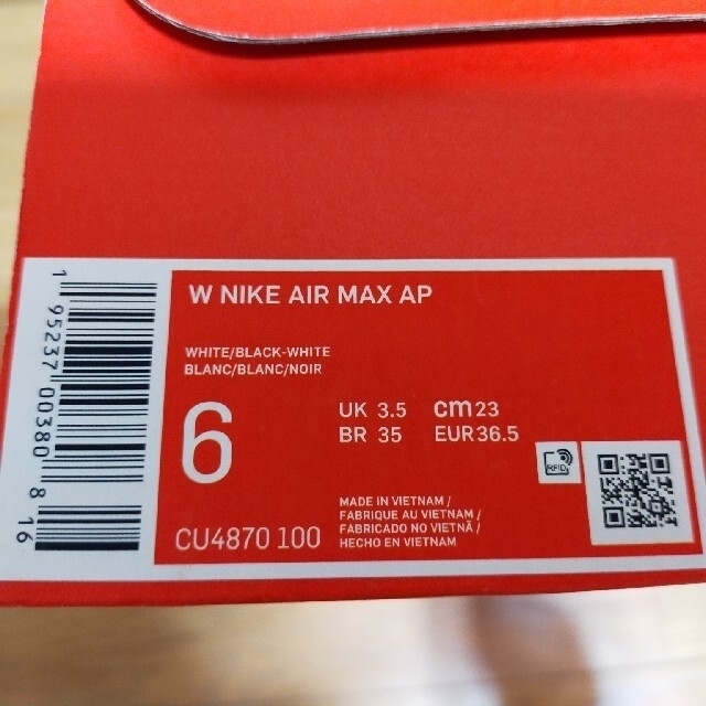 NIKE(ナイキ)のナイキ エア マックス AP  レディース　23センチ レディースの靴/シューズ(スニーカー)の商品写真
