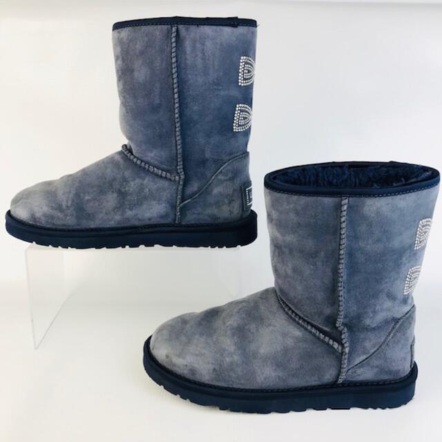 UGG(アグ)のUGG★クラシックショートリボンクリスタルボウ ムートンブーツ(23㎝) レディースの靴/シューズ(ブーツ)の商品写真