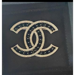 シャネル(CHANEL)の【新品】CHANEL ブローチ(ブローチ/コサージュ)