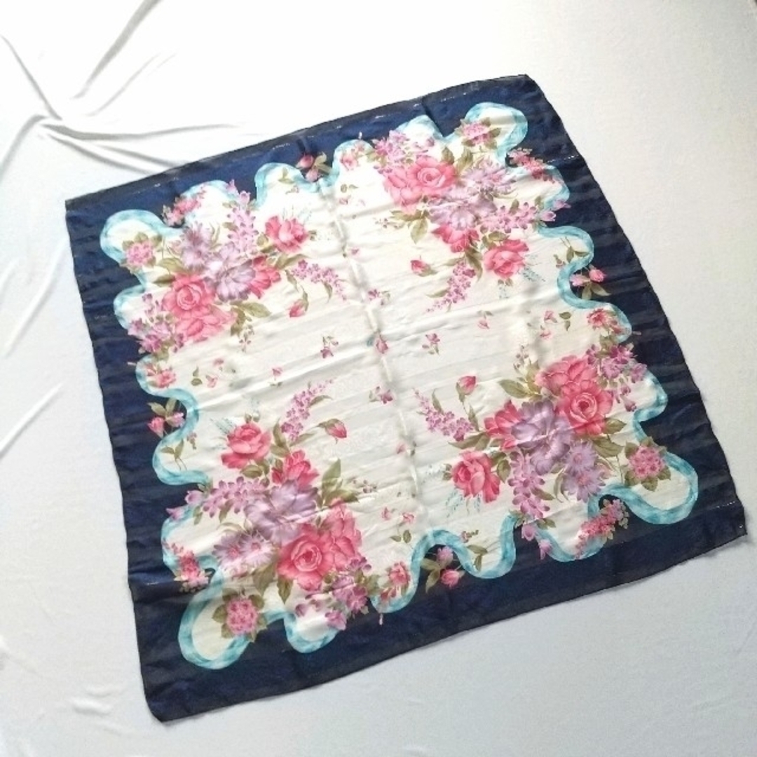 美品　シルクスカーフ　花柄　ピンク　パープル　日本製　絹100%　透け模様　大判 レディースのファッション小物(バンダナ/スカーフ)の商品写真