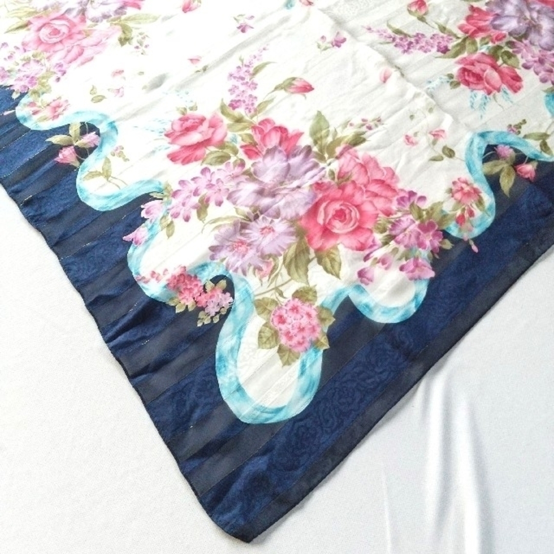 美品　シルクスカーフ　花柄　ピンク　パープル　日本製　絹100%　透け模様　大判 レディースのファッション小物(バンダナ/スカーフ)の商品写真
