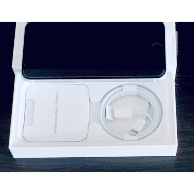Apple(アップル)の◆ 【新品】アップル iPhone SE2 ブラック 64GB MHGP3J スマホ/家電/カメラのスマートフォン/携帯電話(スマートフォン本体)の商品写真