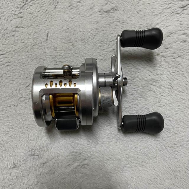 SHIMANO(シマノ)のシマノ　オシアカルカッタコンクエスト　200J-HG スポーツ/アウトドアのフィッシング(リール)の商品写真