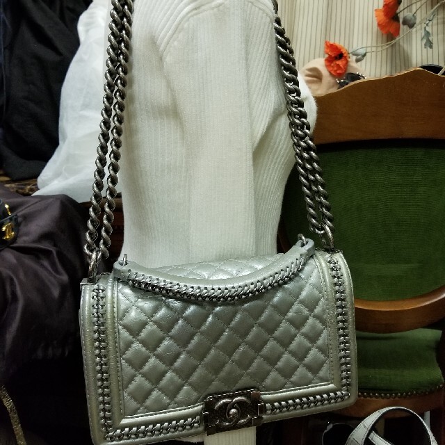 CHANEL(シャネル)のシャネルボーイ レディースのバッグ(ショルダーバッグ)の商品写真