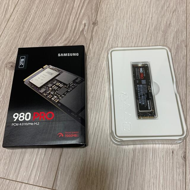 SAMSUNG(サムスン)のSAMSUNG MZ-V8P2T0B/IT M.2 内蔵 SSD スマホ/家電/カメラのPC/タブレット(PCパーツ)の商品写真