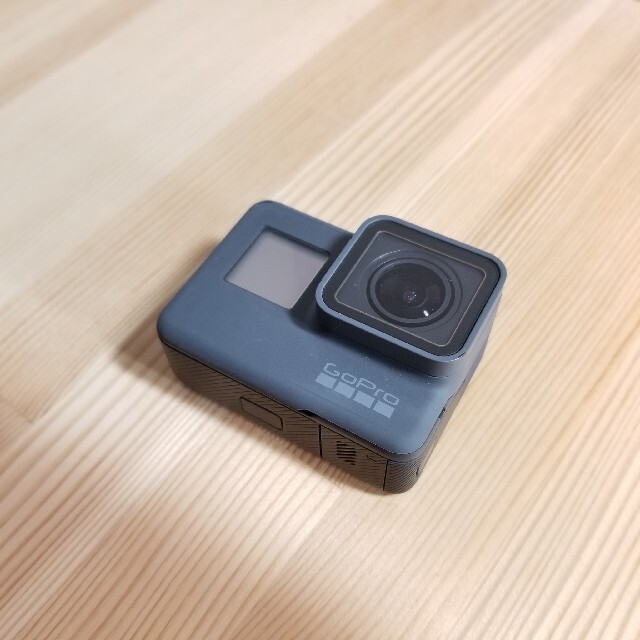 GoPro(ゴープロ)のGoPro HERO5 BLACK（バッテリー2個＋おまけ付き） スマホ/家電/カメラのカメラ(コンパクトデジタルカメラ)の商品写真