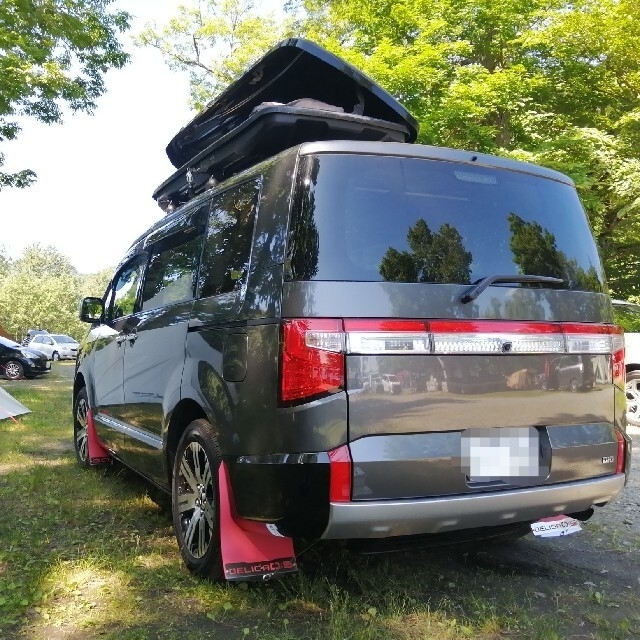 デリカD5 マッドフラップ赤 後期型専用 SUS304 #400 自動車/バイクの自動車(車外アクセサリ)の商品写真